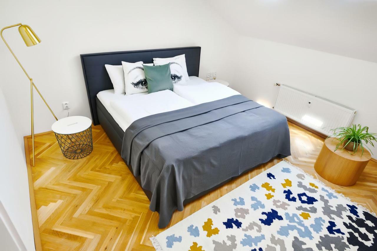 Apartment Royal Route Lesser Town *