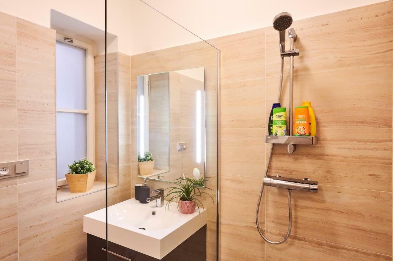 Royal Route Lesser Town Apartment *